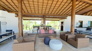 Espetacular Apto 3 Suítes, na Praia do Forte, frente mar e pé na areia