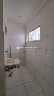 Ótimo Apartamento 2/4, Varanda, Térreo, na Aliomar Baleeiro