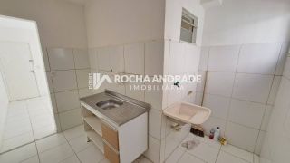 Ótimo Apartamento 2/4, Varanda, Térreo, na Aliomar Baleeiro