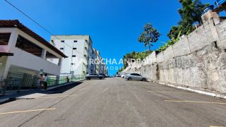 Ótimo Apartamento 2/4, Varanda, Térreo, na Aliomar Baleeiro