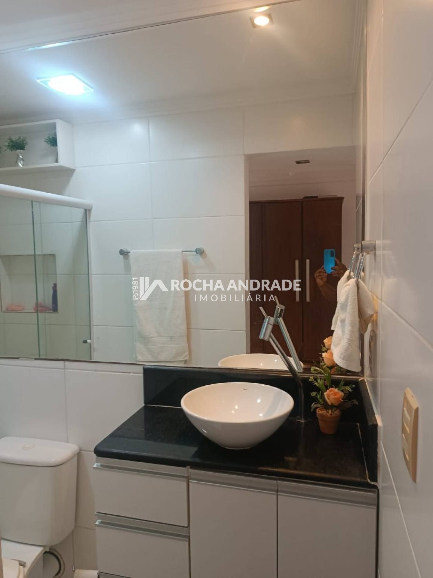 Apartamento Para Vender com 2 quartos 1 suíte no bairro Vila Laura em Salvador