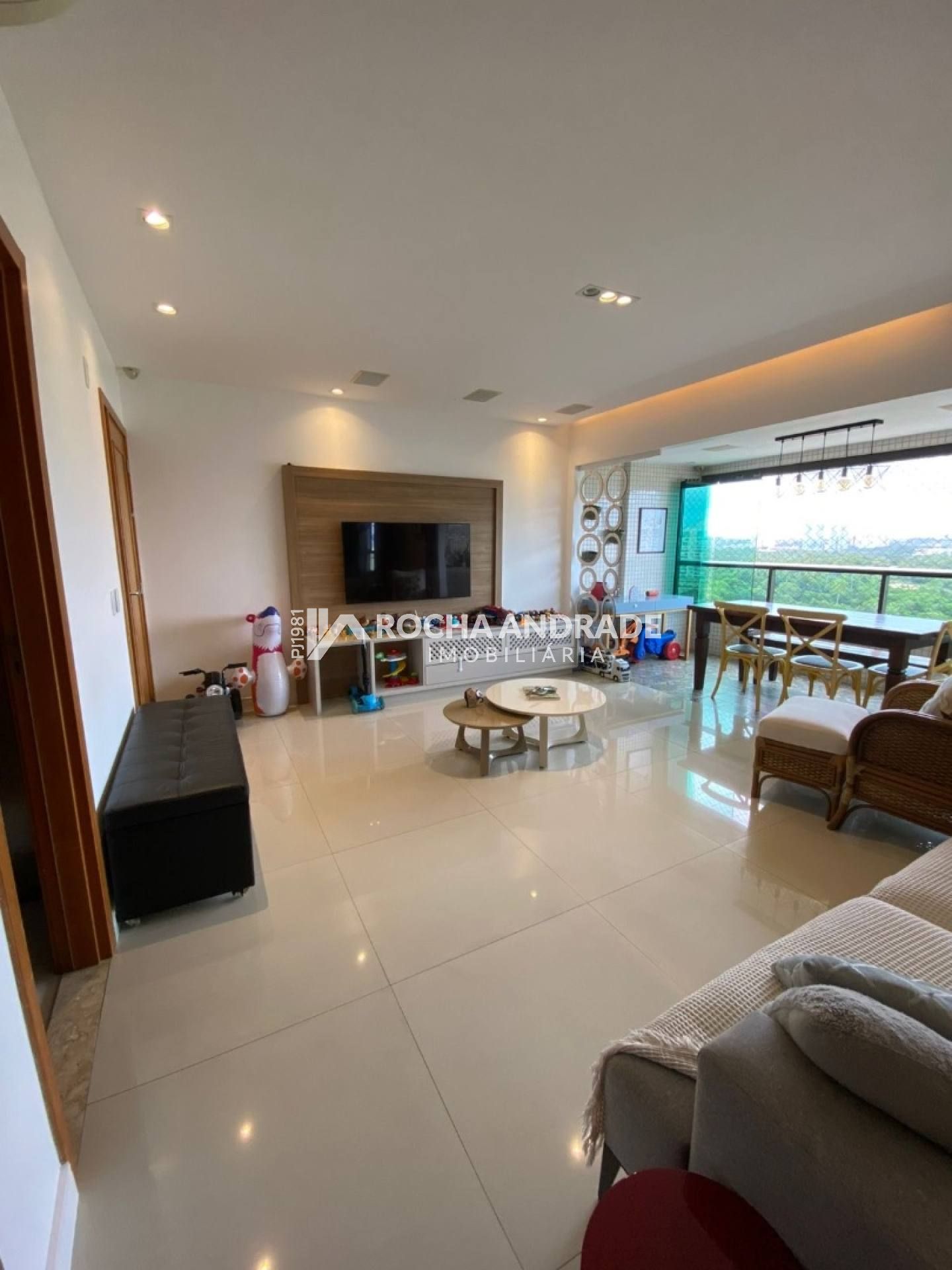 Apto de 2 suítes no Parque Tropical