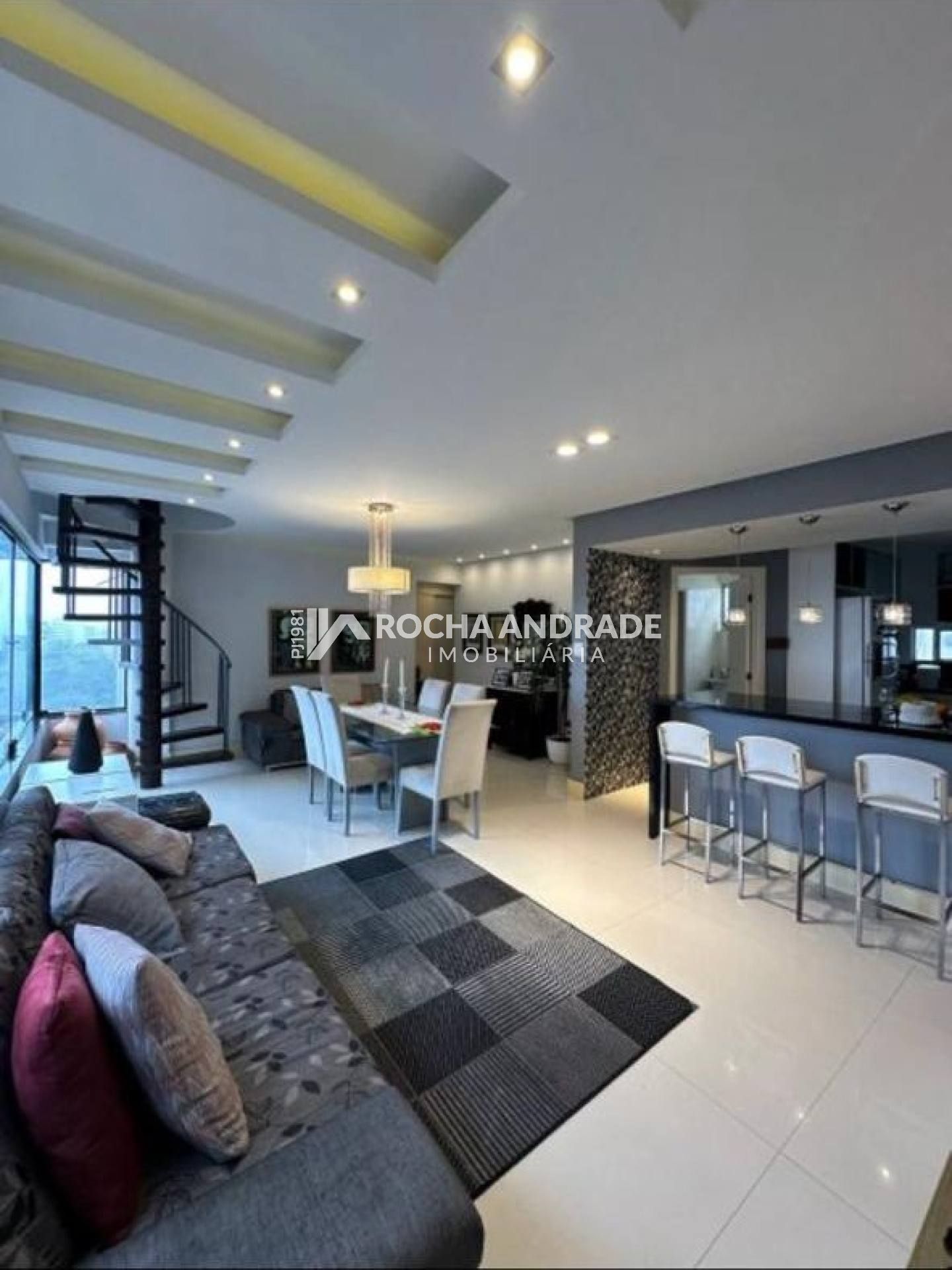 Excelente Cobertura na parte Alta do Rio vermelho vista Mar