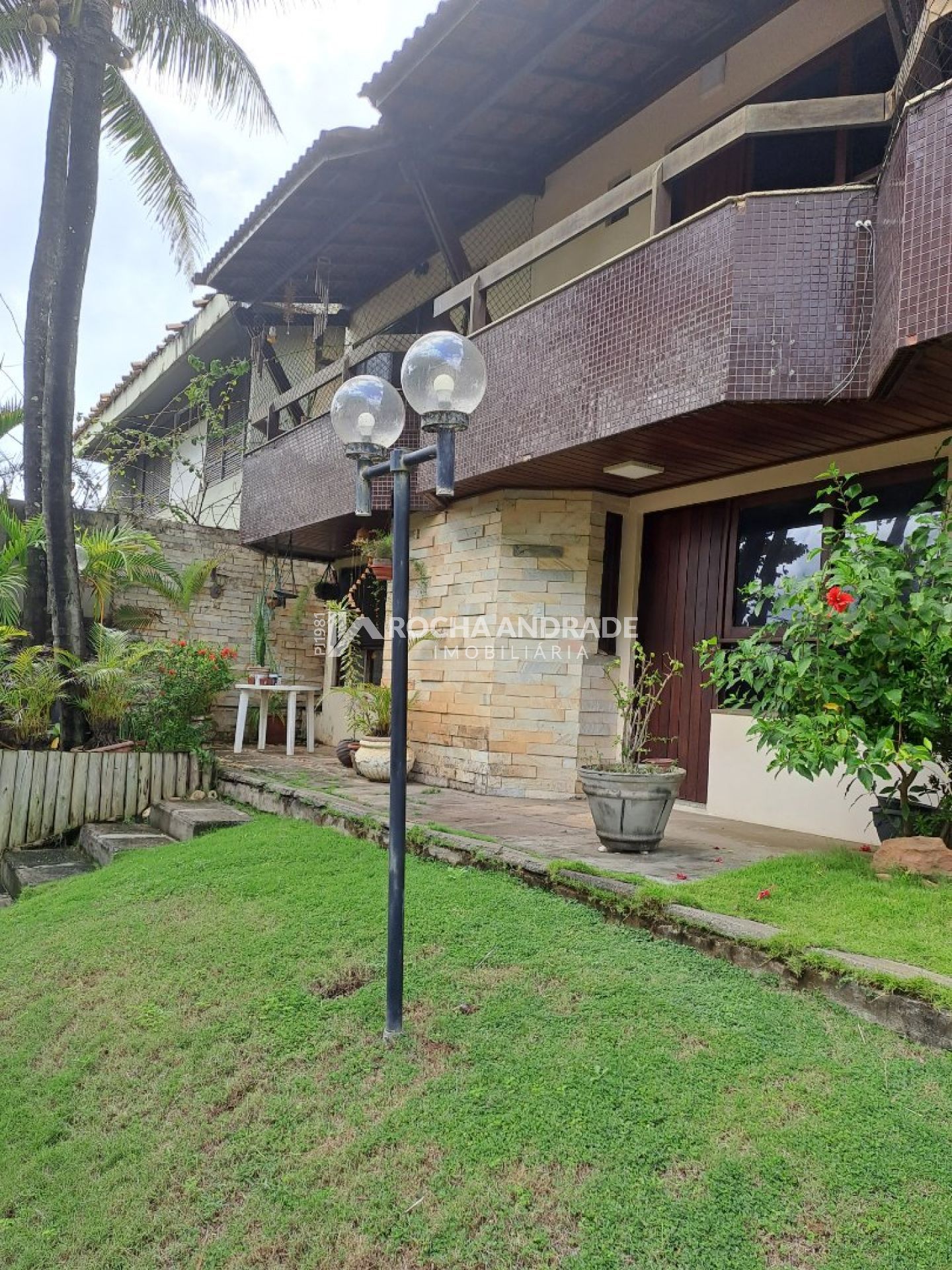 Casa de Condomínio Para Vender com 2 suítes com dependência no bairro Jaguaribe em Salvador