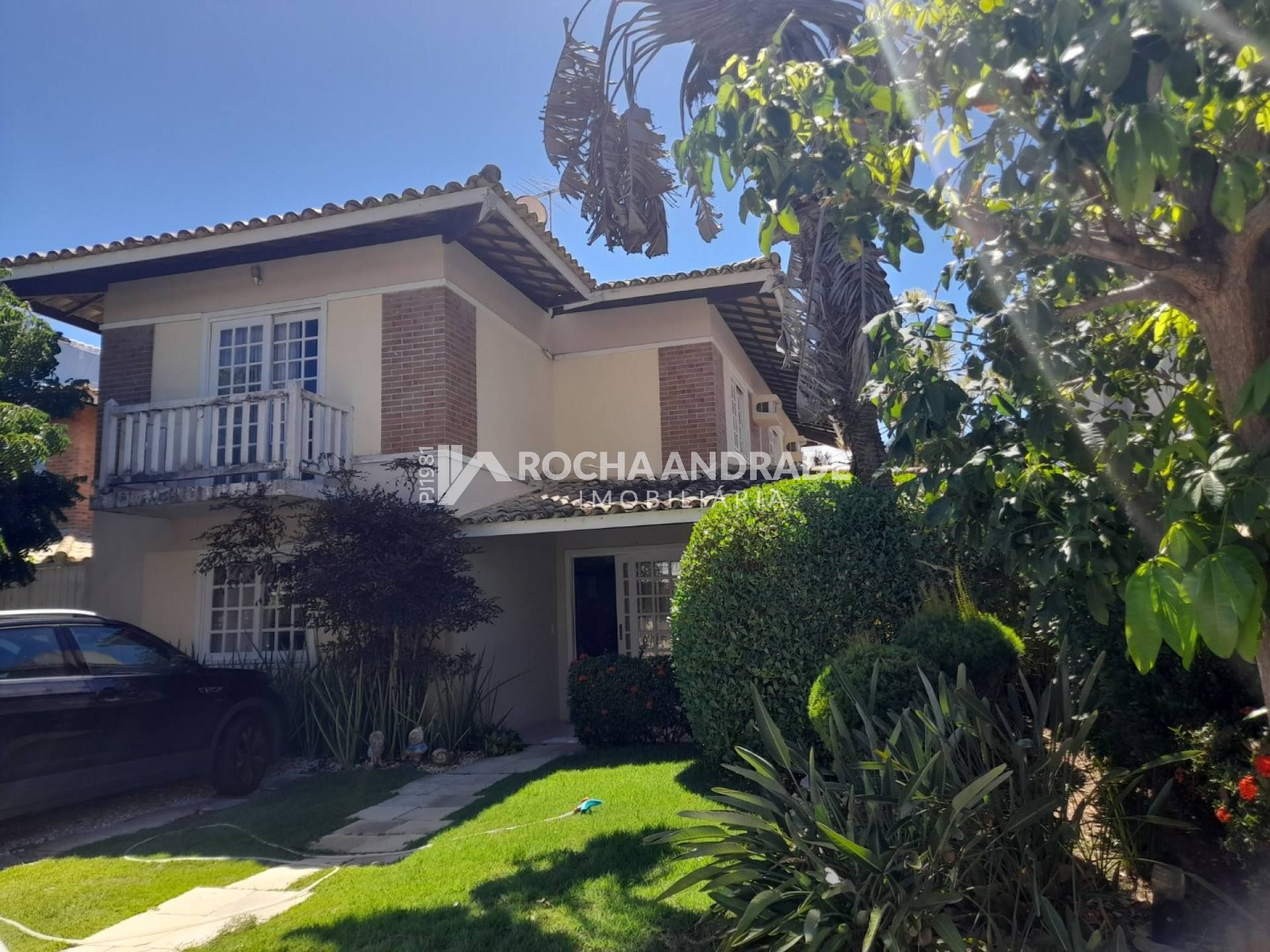 Casa de Condomínio Para Vender com 4 quartos 2 suítes no bairro Itapuã em Salvador