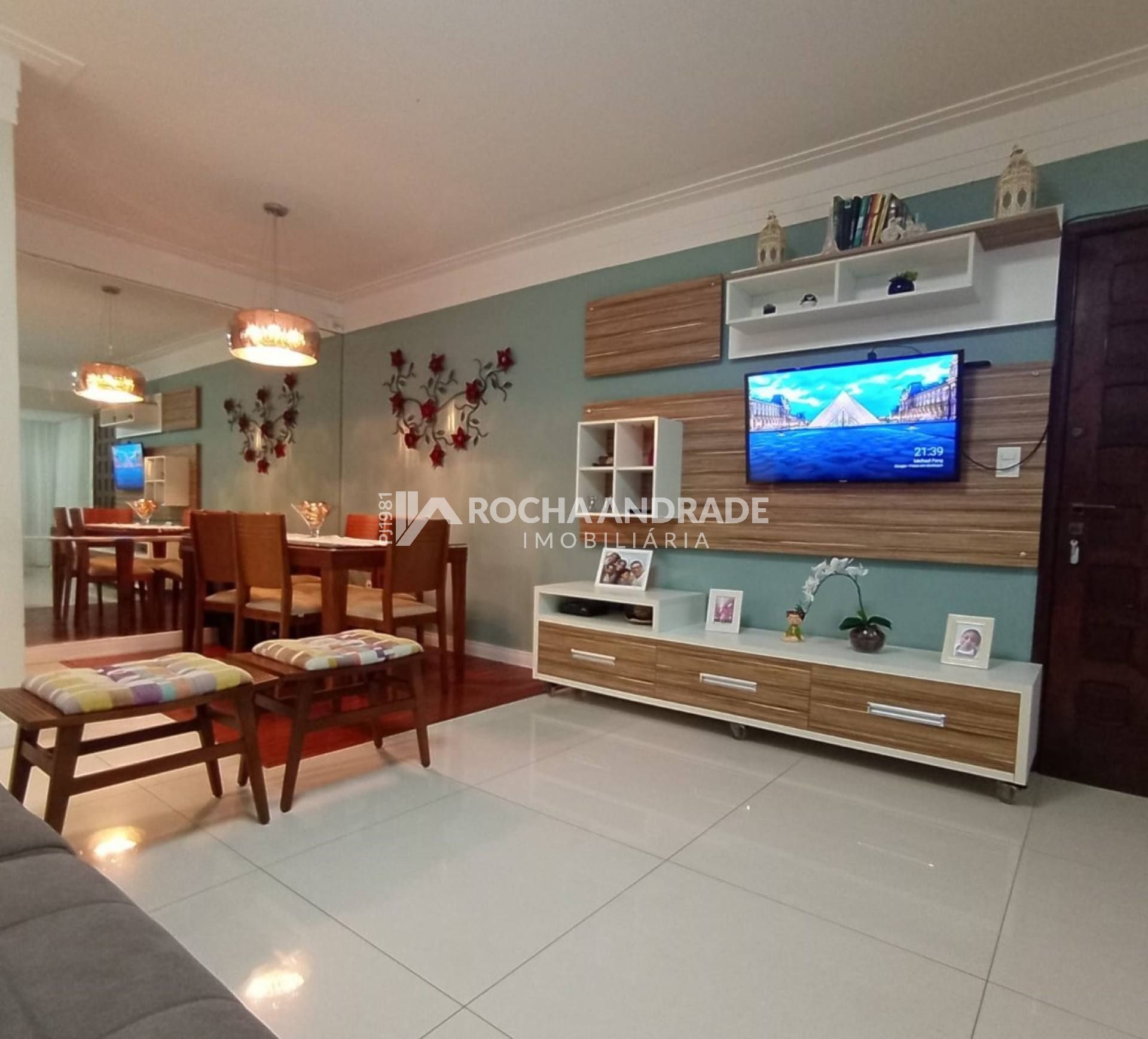 Apartamento Para Vender Mobiliado com 3 quartos,1 suíte, Vaga de garagem no bairro Costa Azul em Salvador