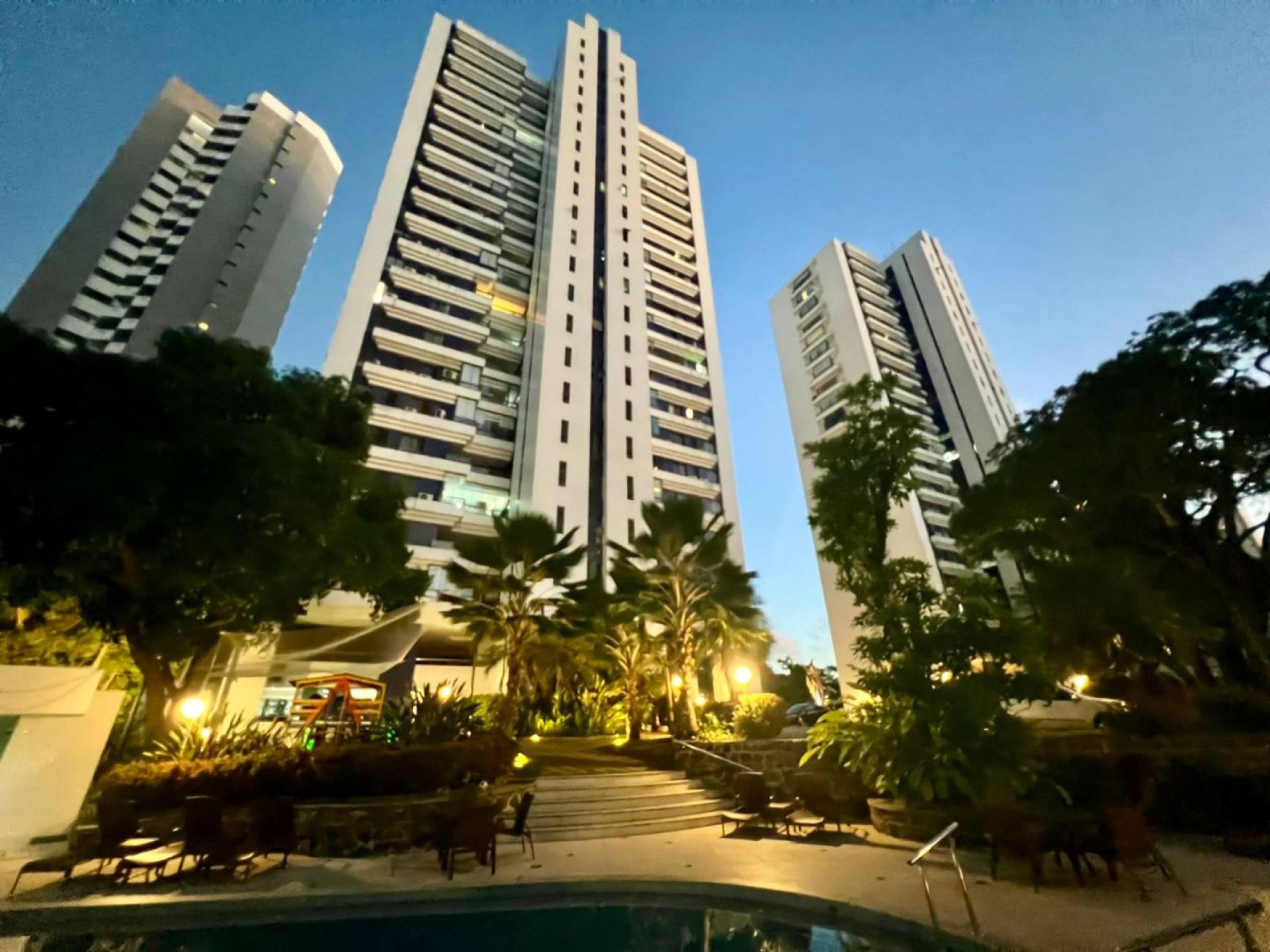 HORTO FLORESTAL - 4 SUITES,3 VARANDAS,2 DEPENDENCIAS, 4 GARAGENS,1 DEPOSITO, VISTA MAR - 220m2