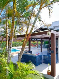 Linda Casa em Condomínio c/ Piscina e Espaço Gourmet - Porteira Fechada