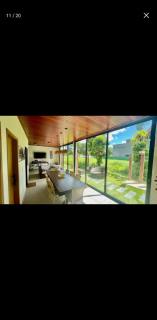 Linda Casa em Condomínio Novo em Aldeia com 5 Suítes