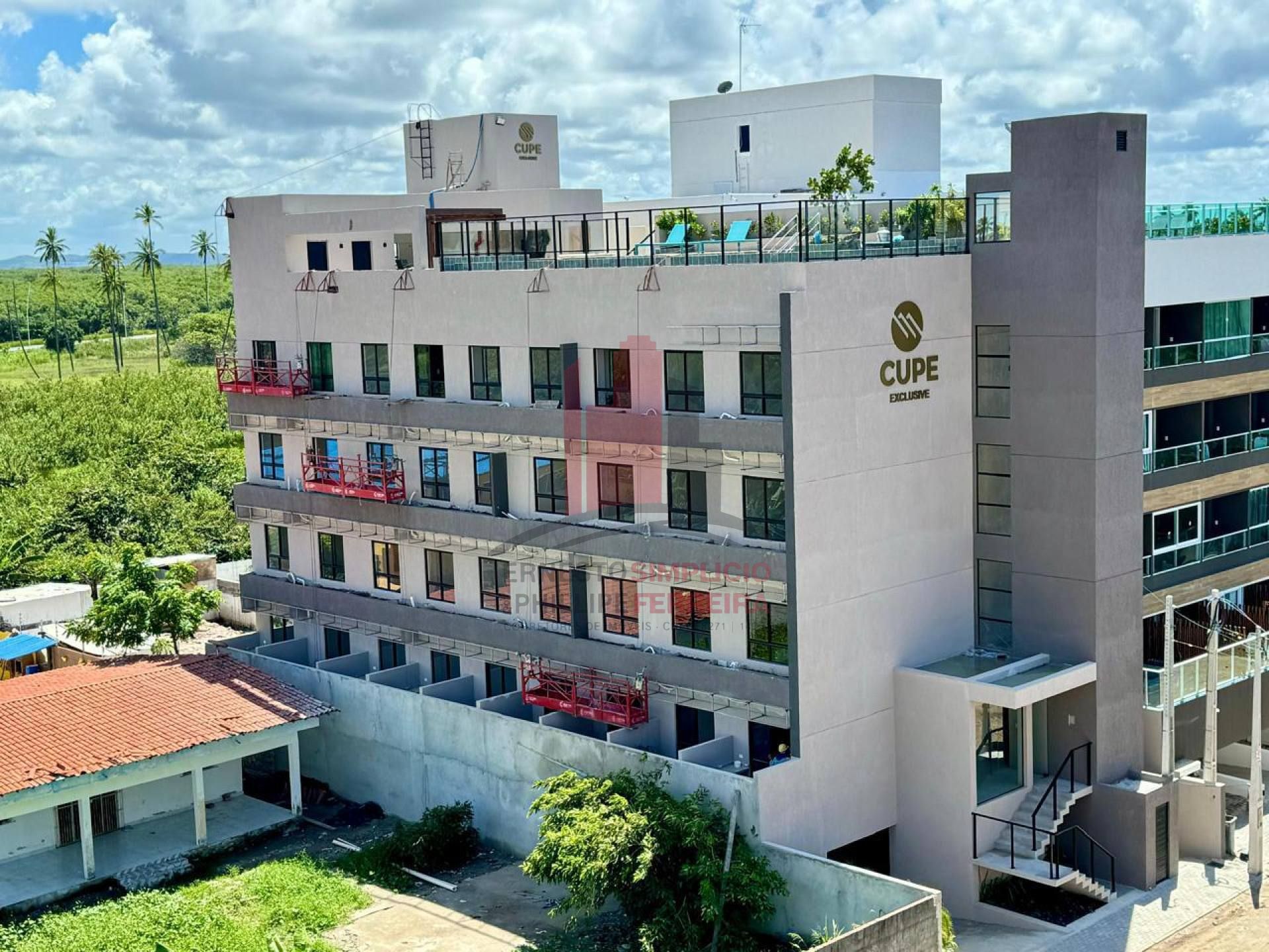 Flat na Praia de Cupe desfrute deste belo investimento com 20m²