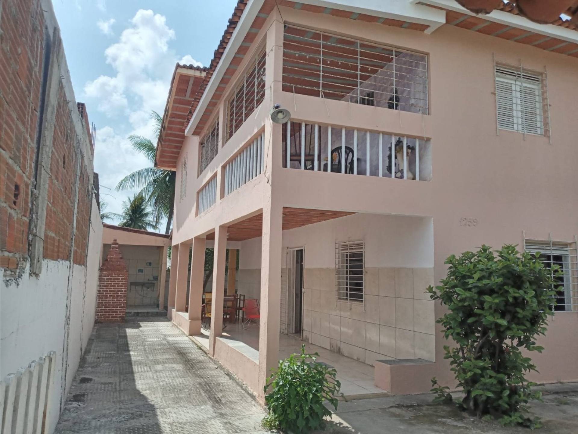 Casa na Avenida Principal em Itamaracá com 3 Quartos a 80m da praia