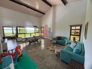 BELÍSSIMA CASA DE CAMPO ALTO PADRÃO 5 QUARTOS 2 SUÍTES