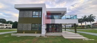 Casa com 4 Suítes em Condomínio em Aldeia