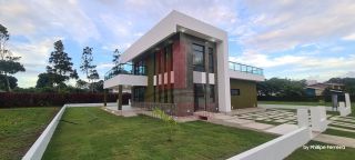 Casa com 4 Suítes em Condomínio em Aldeia