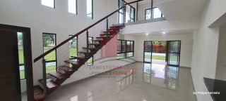 Casa com 4 Suítes em Condomínio em Aldeia