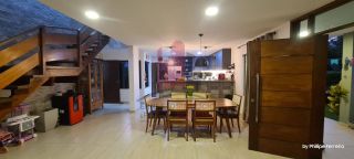 Casa em Condomínio Fechado em Aldeia com Piscina