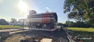 Casa em Construção em Excelente Condomínio com 5 Suítes 310m²