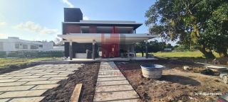 Casa em Construção em Excelente Condomínio com 5 Suítes 310m²