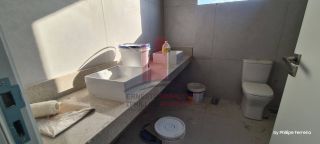 Casa em Construção em Excelente Condomínio com 5 Suítes 310m²