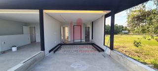 Casa em Construção em Excelente Condomínio com 5 Suítes 310m²