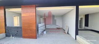 Casa em Construção em Excelente Condomínio com 5 Suítes 310m²