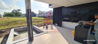 Casa em Construção em Excelente Condomínio com 5 Suítes 310m²