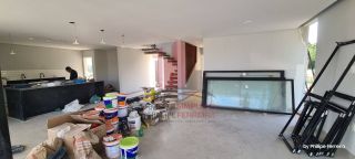 Casa em Construção em Excelente Condomínio com 5 Suítes 310m²