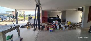 Casa em Construção em Excelente Condomínio com 5 Suítes 310m²