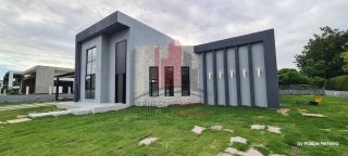 Casa Nova em Condomínio 4 Quartos Piscina e Espaço Gourmet