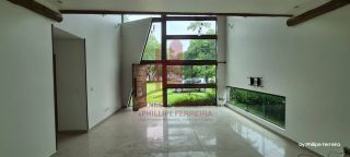 Casa Nascente em Condomínio c/ 3 Quartos sendo 2 Suítes + Mezanino