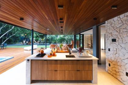 Belíssima Casa em Condomínio em Aldeia 5 suítes 720m com surpreende área de lazer