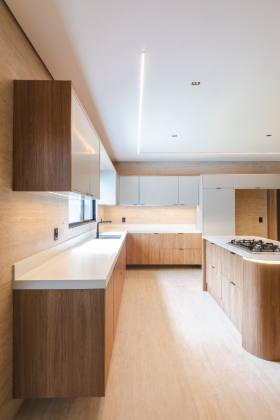 Belíssima Casa em Condomínio em Aldeia 5 suítes 720m com surpreende área de lazer