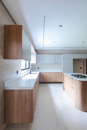 Belíssima Casa em Condomínio em Aldeia 5 suítes 720m com surpreende área de lazer