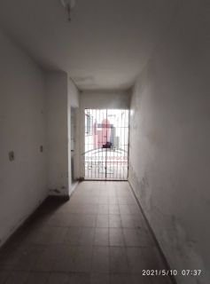 Casa em Rua Pública 4 Quartos 8 Vagas