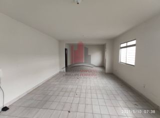 Casa em Rua Pública 4 Quartos 8 Vagas