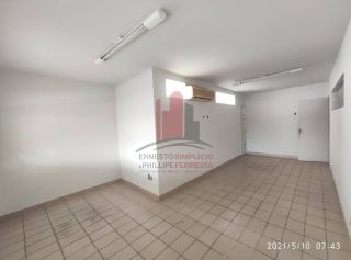 Casa em Rua Pública 4 Quartos 8 Vagas