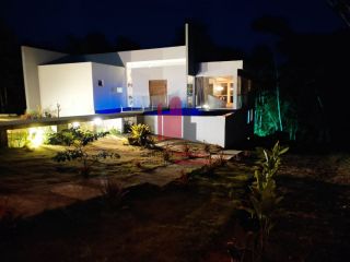 Casa em Cond. em Aldeia 4 Suítes 417m² c/ Piscina
