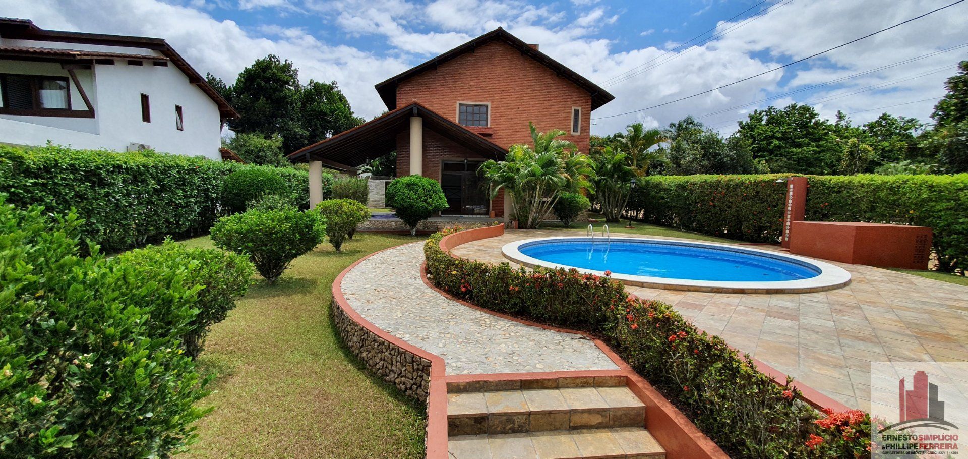 Casa em Cond. em Aldeia 4 Suítes 380m² c/ Piscina