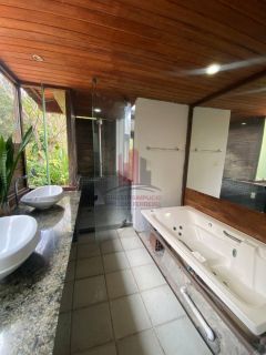 Aldeia - Casa em Cond. Aldeia 250m² e muita mata