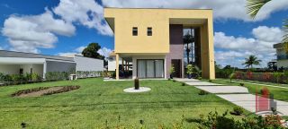 Casa em Condomínio 4 Quartos sendo 2 Suítes - Excelente Localização