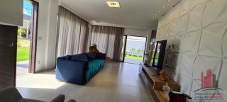 Casa em Condomínio 4 Quartos sendo 2 Suítes - Excelente Localização