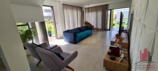 Casa em Condomínio 4 Quartos sendo 2 Suítes - Excelente Localização