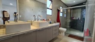 Casa em Condomínio 4 Quartos sendo 2 Suítes - Excelente Localização