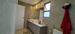 Casa em Condomínio 4 Quartos sendo 2 Suítes - Excelente Localização