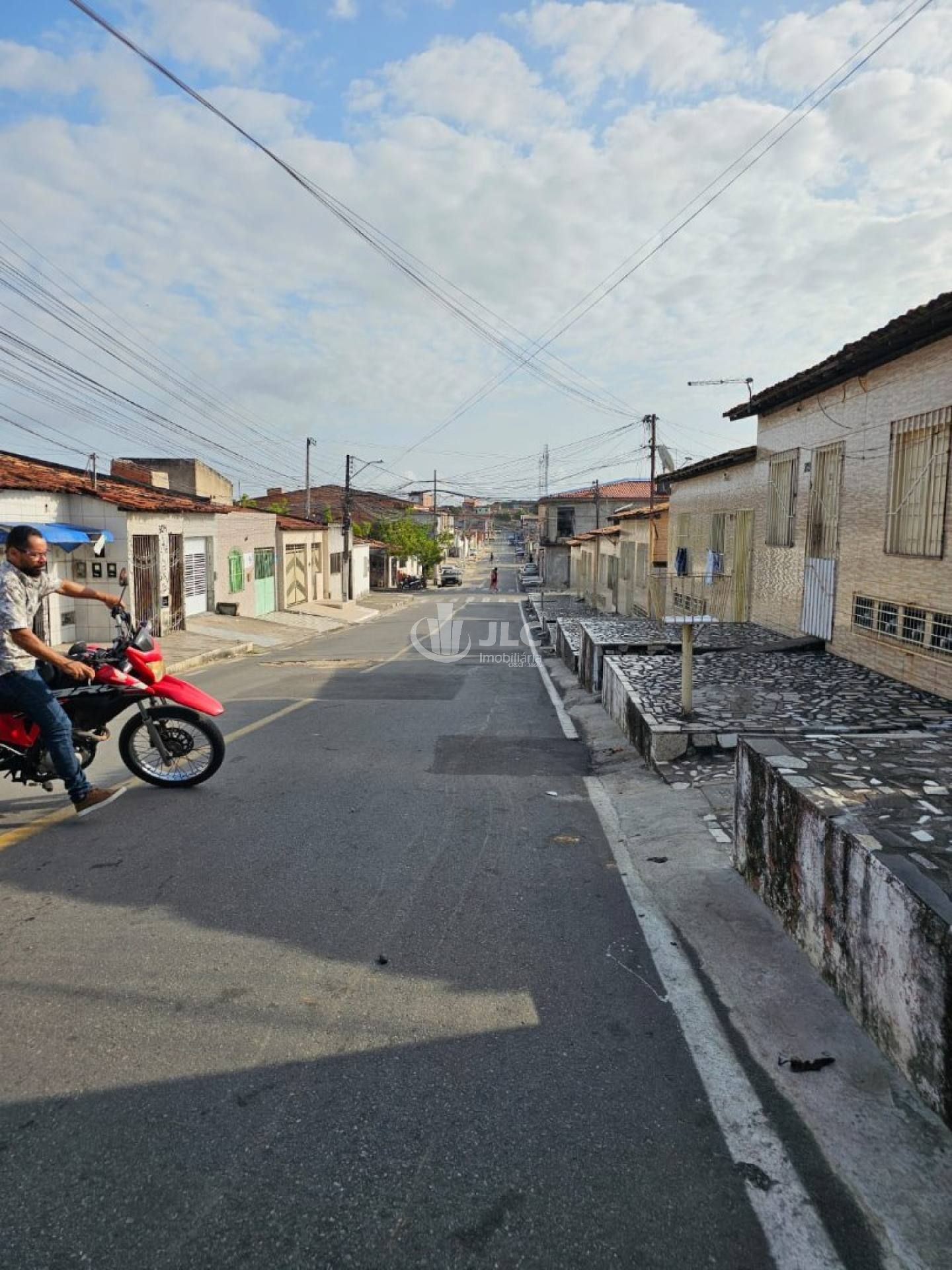 Imóvel com 3 casas no mesmo terreno