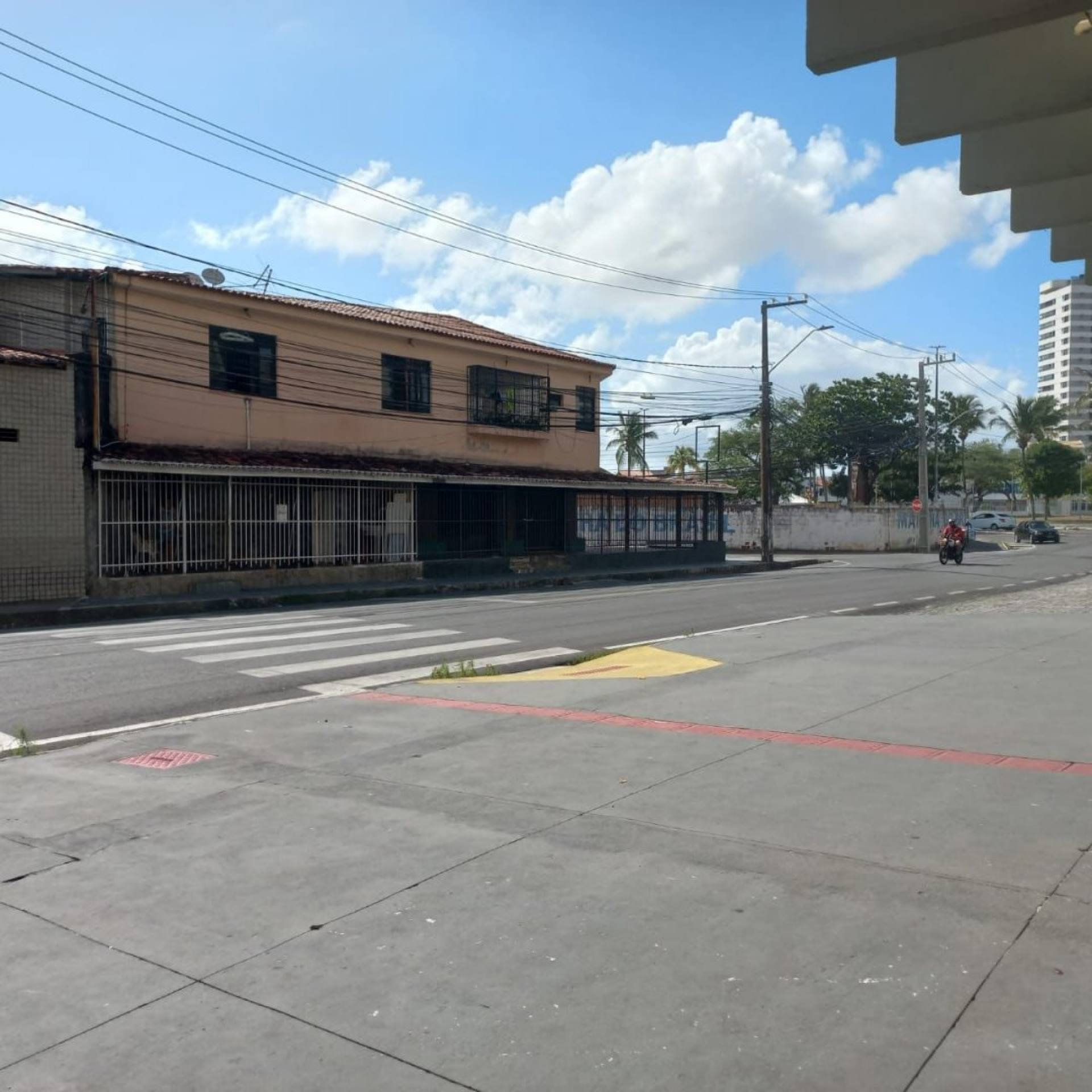 Ponto Comercial Com Casa A Venda Em Frente ao Constâncio Vieira na Treze de Julho