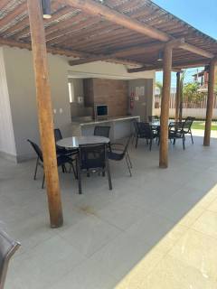 Flat Na Praia da Caueira Com 2/4 e Área Gourmet em Condomínio Costa Das Dunas Residence