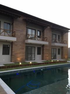 Flat Na Praia da Caueira Com 2/4 e Área Gourmet em Condomínio Costa Das Dunas Residence