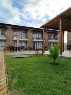 Flat Na Praia da Caueira Com 2/4 e Área Gourmet em Condomínio Costa Das Dunas Residence