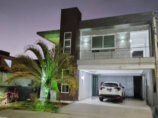 Excelente Casa 250 M² no Condomínio Rota do Sol 4 Quartos 3 Suítes 4 Vagas de Garagem no Bairro Aeroporto.